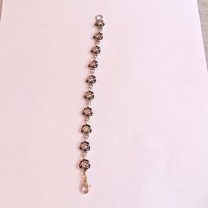 Costume jewelry women's bracelet looks like roses